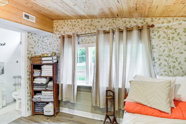 House (3 Bedrooms) | Interior - Cozy Carterville Home: 3 Mi to Crab Orchard Lake! (Carterville)