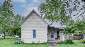 A single-story house with a front porch and a small front yard. - Cozy Carterville Home: 3 Mi to Crab Orchard Lake! (Carterville)