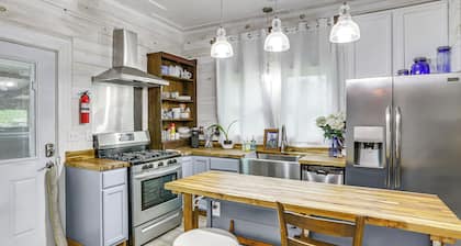 Cozy Carterville Home: 3 Mi to Crab Orchard Lake!