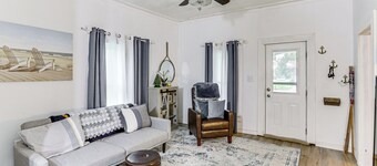 Cozy Carterville Home: 3 Mi to Crab Orchard Lake!