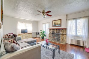 Apartment (2 Bedrooms) | Front of property - South Euclid Apt < 10 Mi to Downtown Cleveland! (South Euclid)