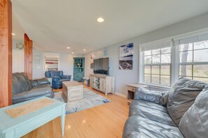 House (3 Bedrooms) | Interior - Riverfront Cheboygan Home w/ Dock ~ 4 Mi to Town! (Cheboygan)