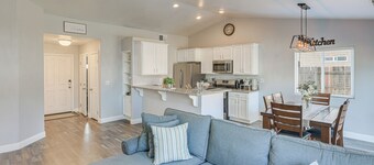 Bakersfield Home w/ Pool Table, Cornhole + More!