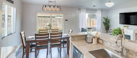 House (3 Bedrooms) | Interior