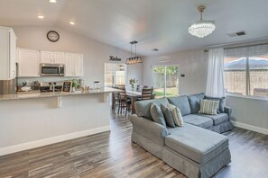 House (3 Bedrooms) | Interior - Bakersfield Home w/ Pool Table, Cornhole + More! (Bakersfield)