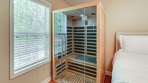 A bedroom with a bed, a window with blinds, and a walk-in closet with a mirror and shelves. - Cozy Hermitage Home w/ Deck: 11 Mi to Nashville! (Hermitage)