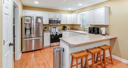 Cozy Hermitage Home w/ Deck: 11 Mi to Nashville!