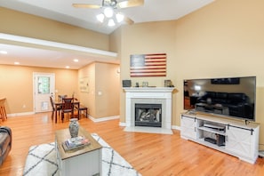 Interior - Cozy Hermitage Home w/ Deck: 11 Mi to Nashville! (Hermitage)