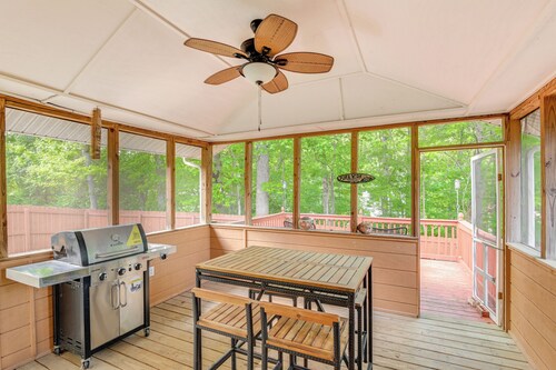 Cozy Hermitage Home w/ Deck: 11 Mi to Nashville!