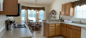 Private Pool Paradise close to Lake Sumter Landing Market Square!
