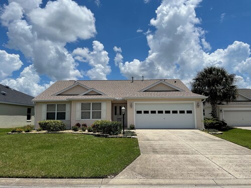 Private Pool Paradise close to Lake Sumter Landing Market Square!
