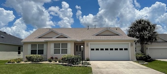 Private Pool Paradise close to Lake Sumter Landing Market Square!