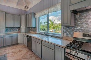 Fridge, microwave, oven, stovetop - Blue Summers: Amazing Atlantic Views. Pool, Dock (Elbow Cay)