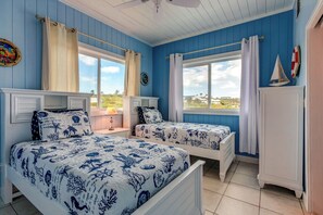 4 bedrooms, iron/ironing board, WiFi, bed sheets - Blue Summers: Amazing Atlantic Views. Pool, Dock (Elbow Cay)
