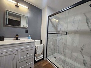 Shower - Stargaze Grand Canyon (Meadview)