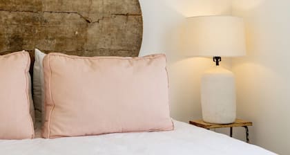 Charming Cottage, 5 Minutes to Round Top!