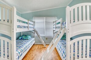 3 bedrooms, free WiFi, bed sheets - Heavenly Hideaway, Three Bedrooms, Two Bathrooms, Pet Friendly, Third Row (Garden City Beach)
