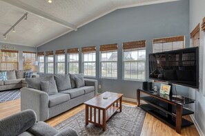 Smart TV - Heavenly Hideaway, Three Bedrooms, Two Bathrooms, Pet Friendly, Third Row (Garden City Beach)