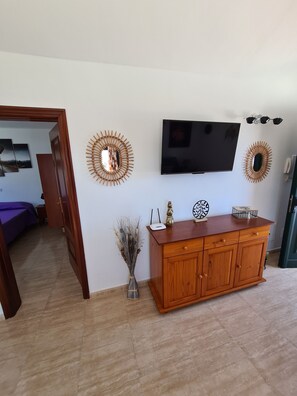 1 habitación, tabla de planchar con plancha, wifi y ropa de cama