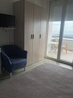 In-room safe, blackout curtains, free WiFi