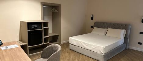 Comfort Double Room | Desk, soundproofing, free WiFi