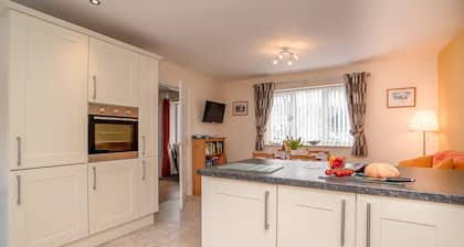 Three Bedroom Holiday Cottage in Betws-Y-Coed | Hendre-Wen