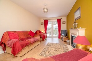 TV, fireplace