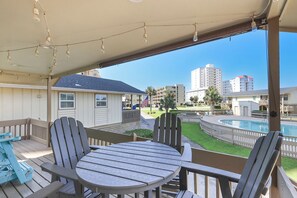 屋外ダイニングエリア