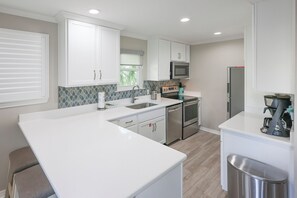 冷蔵庫、電子レンジ、オーブン、食器洗い機