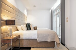 2 bedrooms, iron/ironing board, free WiFi, bed sheets - The May Fair Residence Super King VIP / Air Con (London)