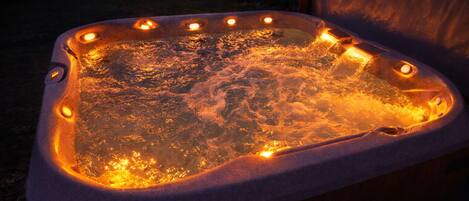 Tina de hidromasaje al aire libre