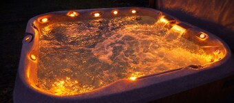 Spacious In-Town Family Home, Walk to Beach & Downtown, Quiet Retreat