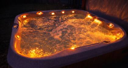 Spacious In-Town Family Home, Walk to Beach & Downtown, Quiet Retreat