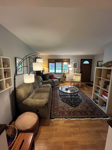 Spacious In-Town Family Home, Walk to Beach & Downtown, Quiet Retreat