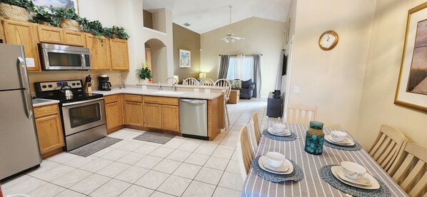 Fridge, microwave, oven, stovetop - Spacious 4BR 3BA with *POOL**2 MASTER SUITES*WiFI (Kissimmee)