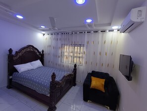 1 habitación, tabla de planchar con plancha, wifi gratis y ropa de cama 