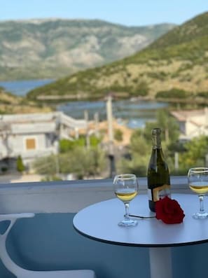 Deluxe-Dreibettzimmer, Balkon, Seeblick | Balkon