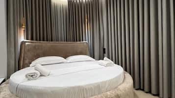 Superior Quadruple Room, Balcony, Lake View | Blackout curtains, free WiFi, bed sheets