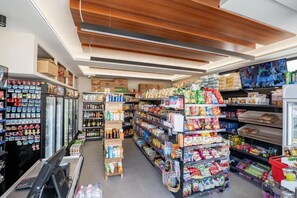 Shopping mall - Villa CACA (Ksamil)