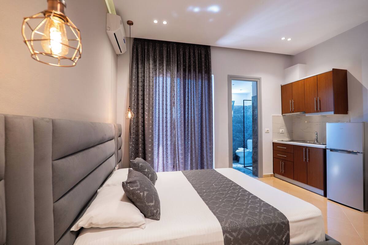 Deluxe Double Room, Balcony | Blackout drapes, WiFi (free), bed sheets