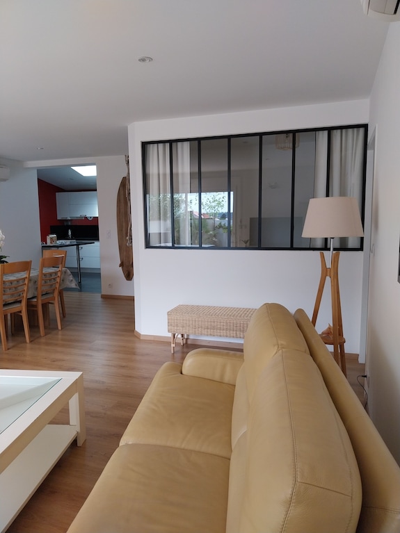 A 300 M Plage 800 M Commerces 6 Couchages 107 M2- 4 Plain-pied Internet - Royan