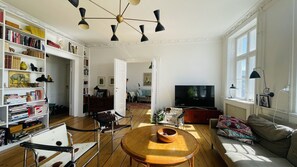 TV, stereo, offices - City Apartment in Copenhagen with 3 bedrooms sleeps 6 (Copenhagen)