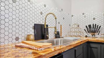 Fridge, microwave, dishwasher, coffee/tea maker