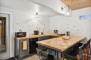 Fridge, microwave, dishwasher, coffee/tea maker