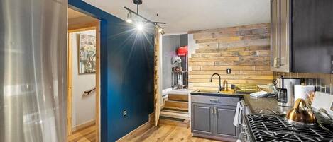 雪櫃、微波爐、焗爐、爐具