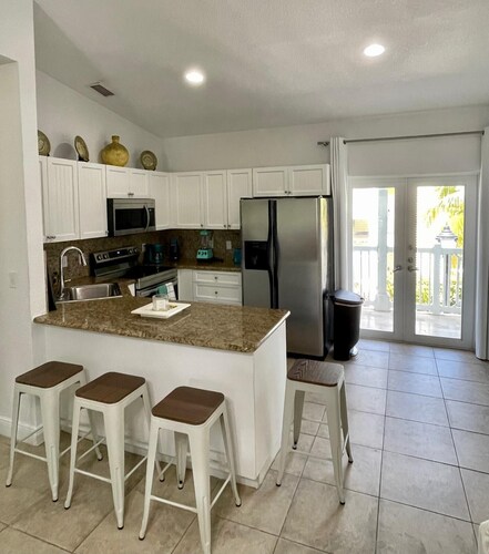 Spacious Condo Bimini Bay Resort, Bahamas, 2Bedrooms /2 Bathrooms, sleeps 8