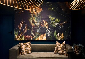 Smart TV - Luxury African Gem in Historic Stellenbosch (Stellenbosch)