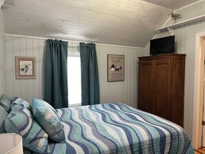 2 bedrooms, in-room safe, iron/ironing board, free WiFi