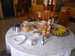 Free daily English breakfast