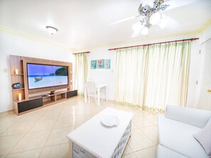 Apartment, 1 Bedroom, Balcony, Garden View | Living area